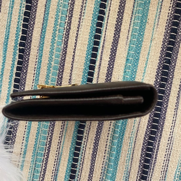 Salvatore Ferragamo Deep brown leather wallet with gold accent - Picture 4 of 16